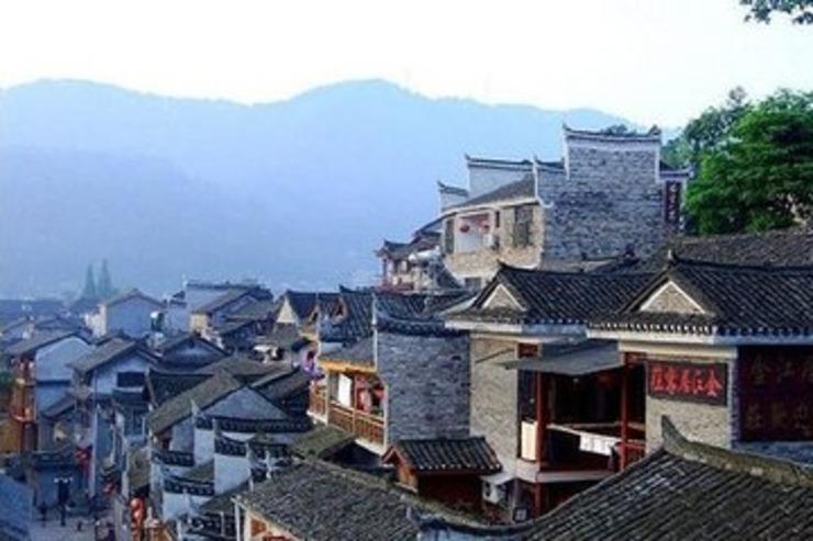 对我说谢谢你，因为有你温暖了四季是什么歌的歌词？